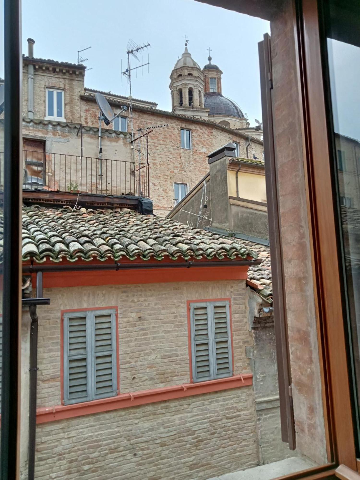 Camere Via Crispi Centro Storico Macerata Eksteriør billede